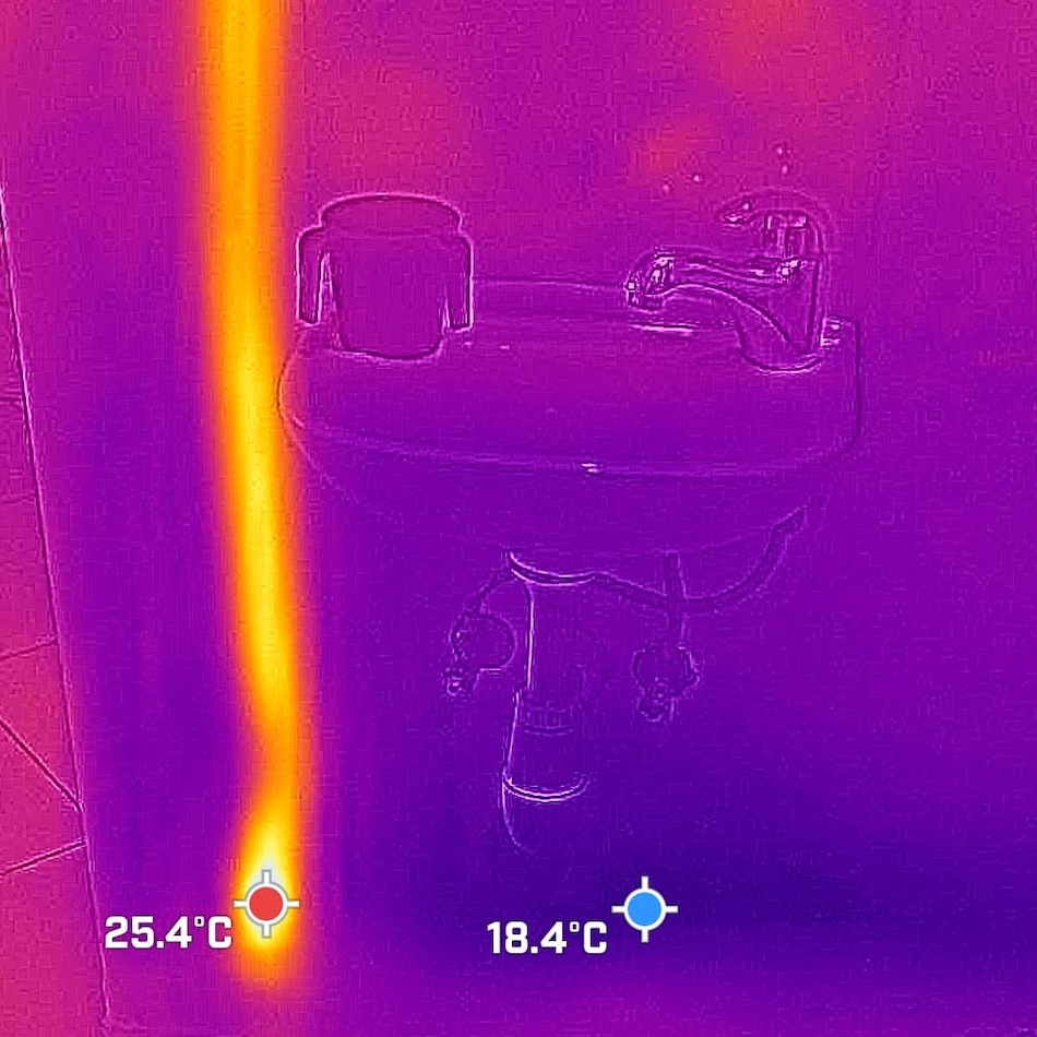 ‎⁨איתור נזילה על ידי צילום תרמי ⁩